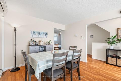Photo 12 at 15 - 33 Celeste Drive, West Hill, Toronto