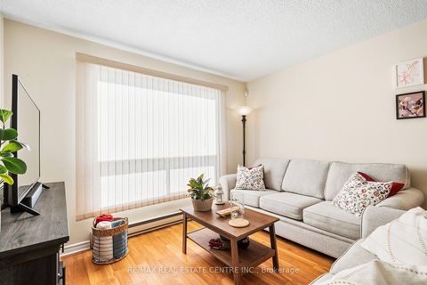 Photo 15 at 15 - 33 Celeste Drive, West Hill, Toronto