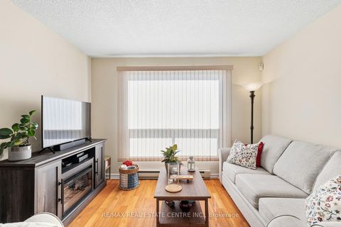 Photo 16 at 15 - 33 Celeste Drive, West Hill, Toronto