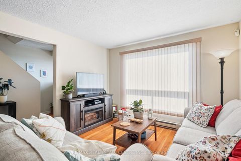 Photo 17 at 15 - 33 Celeste Drive, West Hill, Toronto