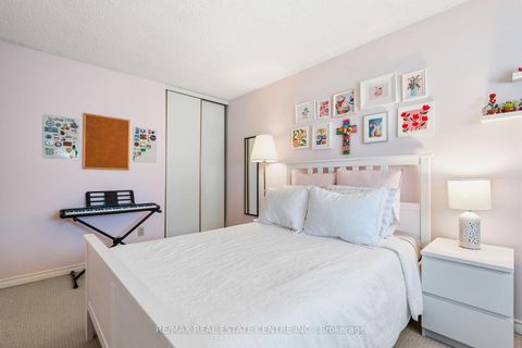 Photo 33 at 15 - 33 Celeste Drive, West Hill, Toronto