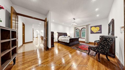 Photo 11 at 38 Bridgewater Drive, Rural Richmond Hill, Richmond Hill