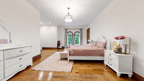 Photo 12 at 38 Bridgewater Drive, Rural Richmond Hill, Richmond Hill