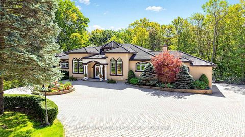 Photo 36 at 38 Bridgewater Drive, Rural Richmond Hill, Richmond Hill
