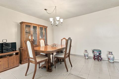 Photo 11 at 539 - 2645 Jane Street, Jane Heights, Toronto
