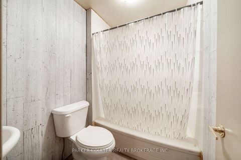 Photo 12 at 19 Adelaide Street, Allandale, Barrie