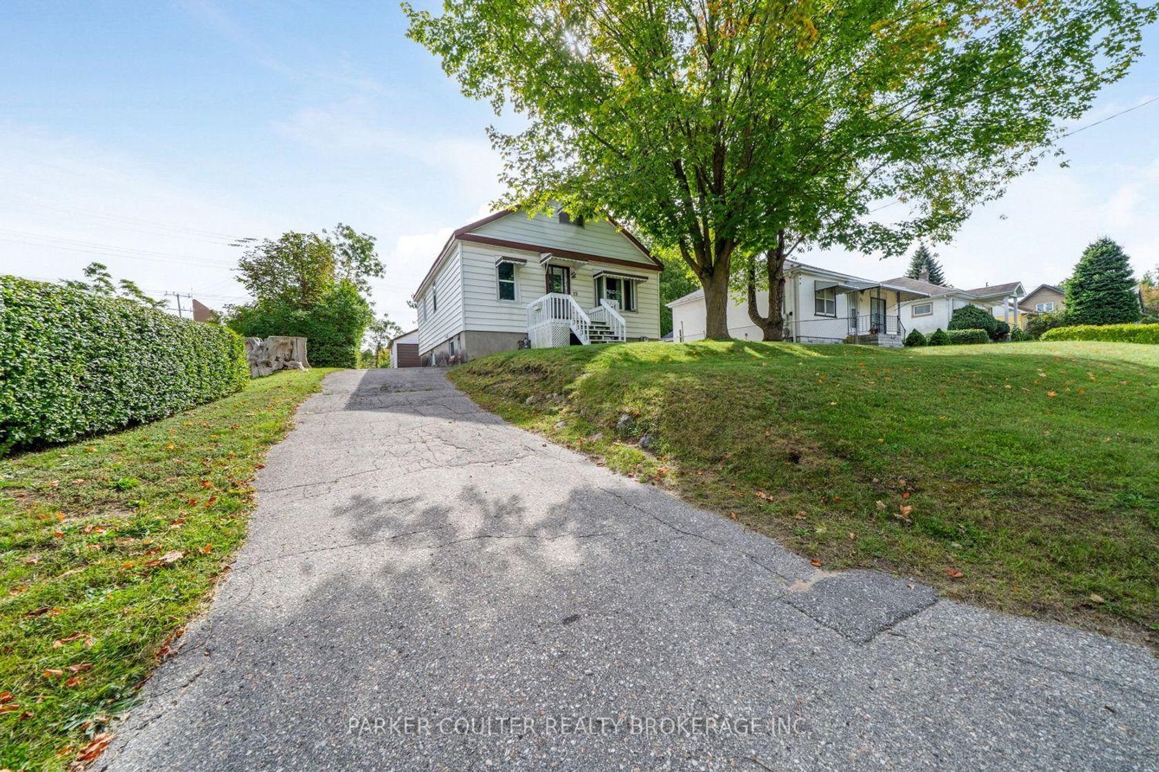 19 Adelaide Street, Allandale, Barrie photo number 2