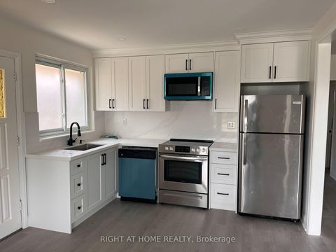 Photo 4 at 32 Brimorton Drive, Bendale, Toronto