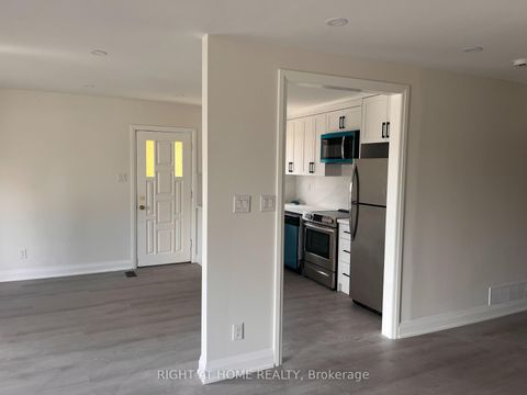 Photo 5 at 32 Brimorton Drive, Bendale, Toronto