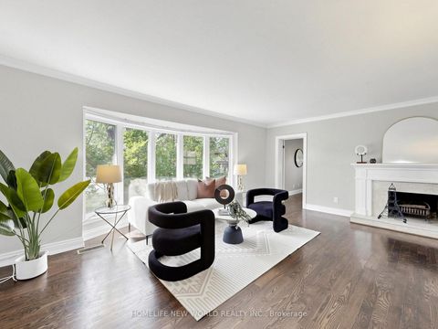 Photo 2 at 5 Alderdale Court, Don Mills, Toronto