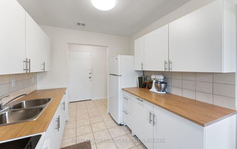 Photo 12 at 410 - 30 Allanhurst Drive, Humber Valley, Toronto