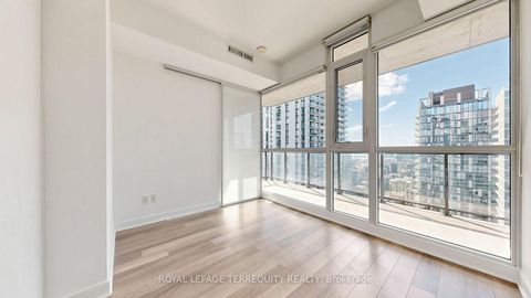 Photo 17 at 3512 - 290 Adelaide Street W, Waterfront Communities C1, Toronto