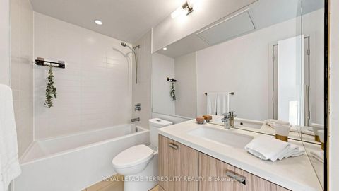 Photo 18 at 3512 - 290 Adelaide Street W, Waterfront Communities C1, Toronto