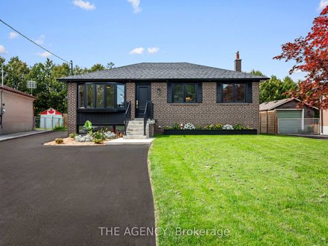 Photo 1 at 26 Webster Drive, Aurora Highlands, Aurora