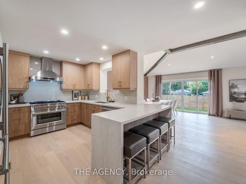 Photo 13 at 26 Webster Drive, Aurora Highlands, Aurora