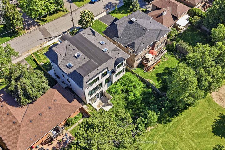 Photo 3 at 23 Morewood Crescent, Bayview Village, Toronto
