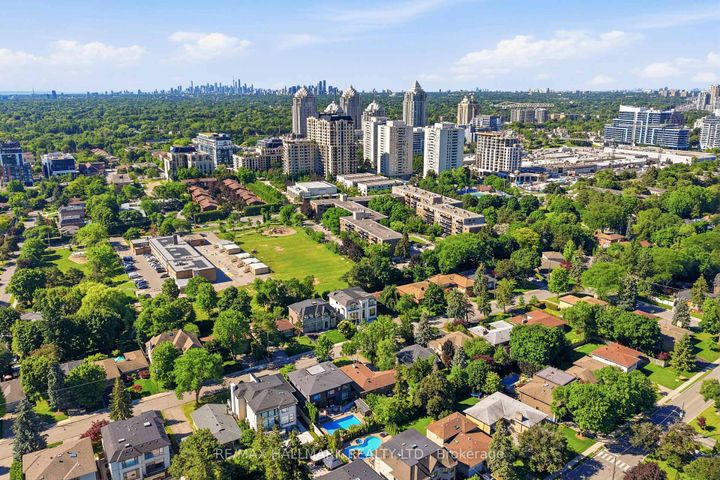 Photo 11 at 23 Morewood Crescent, Bayview Village, Toronto
