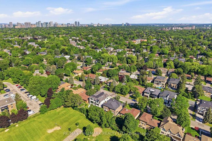 Photo 12 at 23 Morewood Crescent, Bayview Village, Toronto
