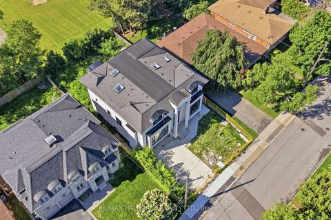 Photo 4 at 23 Morewood Crescent, Bayview Village, Toronto