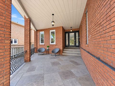 Photo 3 at 39 Oxford Street, Mill Pond, Richmond Hill
