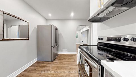 Photo 8 at 226 Oakridge Drive, Cliffcrest, Toronto