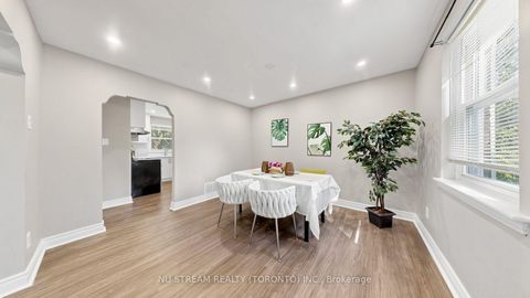 Photo 10 at 226 Oakridge Drive, Cliffcrest, Toronto
