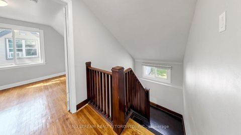 Photo 12 at 226 Oakridge Drive, Cliffcrest, Toronto