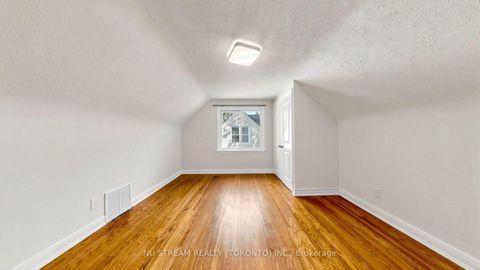 Photo 13 at 226 Oakridge Drive, Cliffcrest, Toronto