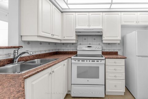 Photo 11 at 704 - 38 Avoca Avenue, Moore Park, Toronto