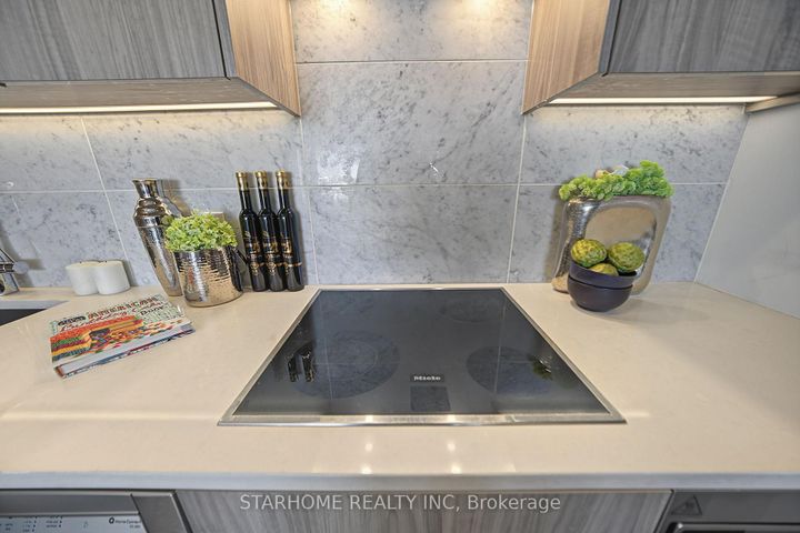 Photo 8 at 2109 - 95 McMahon Drive, Bayview Village, Toronto