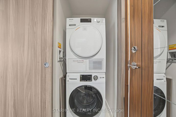 Photo 22 at 2109 - 95 McMahon Drive, Bayview Village, Toronto