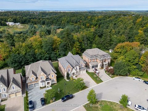 Photo 2 at 136 Annsleywood Court, Kleinburg, Vaughan