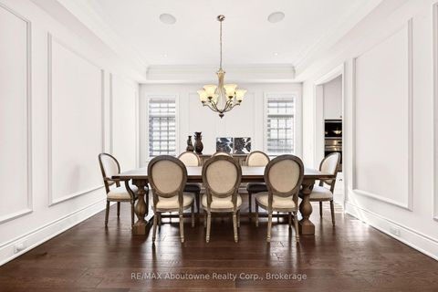 Photo 6 at 136 Annsleywood Court, Kleinburg, Vaughan
