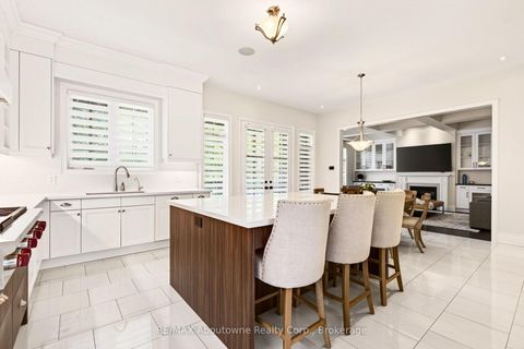 Photo 8 at 136 Annsleywood Court, Kleinburg, Vaughan