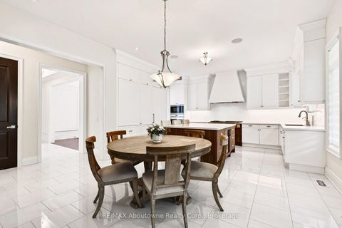 Photo 11 at 136 Annsleywood Court, Kleinburg, Vaughan