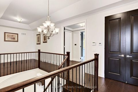 Photo 17 at 136 Annsleywood Court, Kleinburg, Vaughan