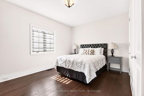 Photo 22 at 136 Annsleywood Court, Kleinburg, Vaughan
