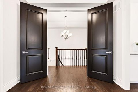 Photo 23 at 136 Annsleywood Court, Kleinburg, Vaughan