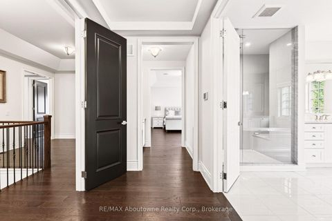 Photo 25 at 136 Annsleywood Court, Kleinburg, Vaughan
