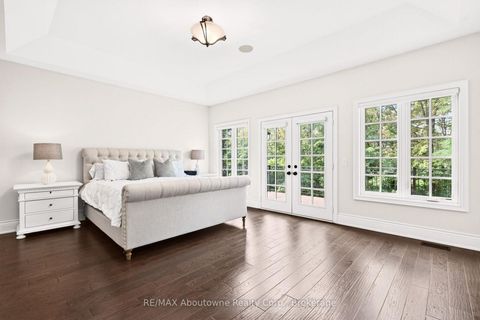 Photo 26 at 136 Annsleywood Court, Kleinburg, Vaughan