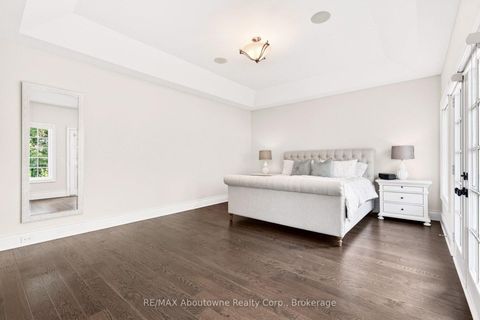 Photo 27 at 136 Annsleywood Court, Kleinburg, Vaughan