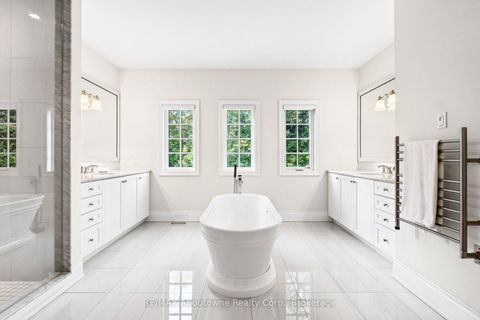 Photo 28 at 136 Annsleywood Court, Kleinburg, Vaughan