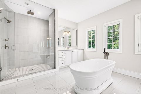 Photo 29 at 136 Annsleywood Court, Kleinburg, Vaughan