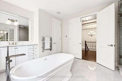 Photo 30 at 136 Annsleywood Court, Kleinburg, Vaughan
