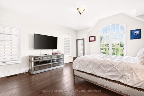 Photo 32 at 136 Annsleywood Court, Kleinburg, Vaughan