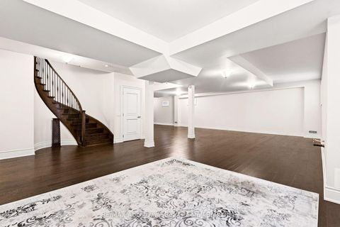 Photo 35 at 136 Annsleywood Court, Kleinburg, Vaughan