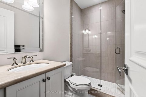 Photo 38 at 136 Annsleywood Court, Kleinburg, Vaughan