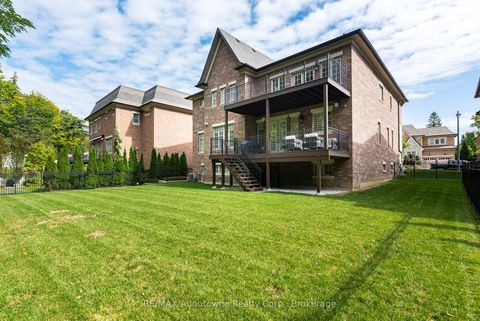 Photo 40 at 136 Annsleywood Court, Kleinburg, Vaughan