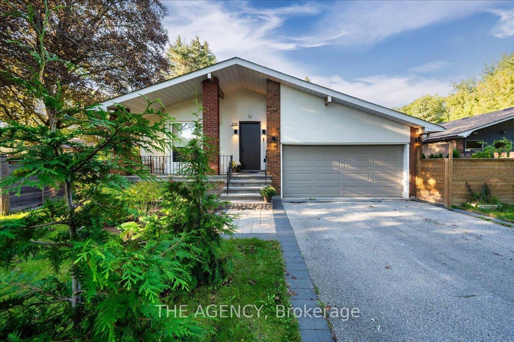 259 Rumble Avenue, Mill Pond, Richmond Hill photo number 2