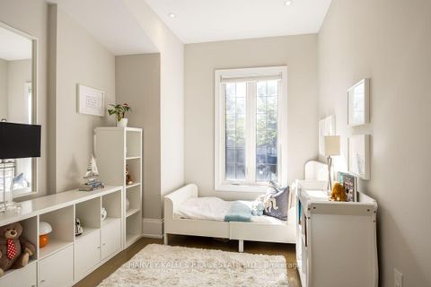 Photo 11 at 326 St Clements Avenue, Lawrence Park South, Toronto